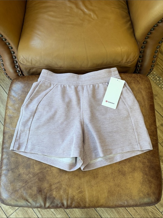 lululemon athletica Pants - NWT Lululemon Scuba High-Rise Short 5" Waffle Sz Small Heathered Porcelain Pink